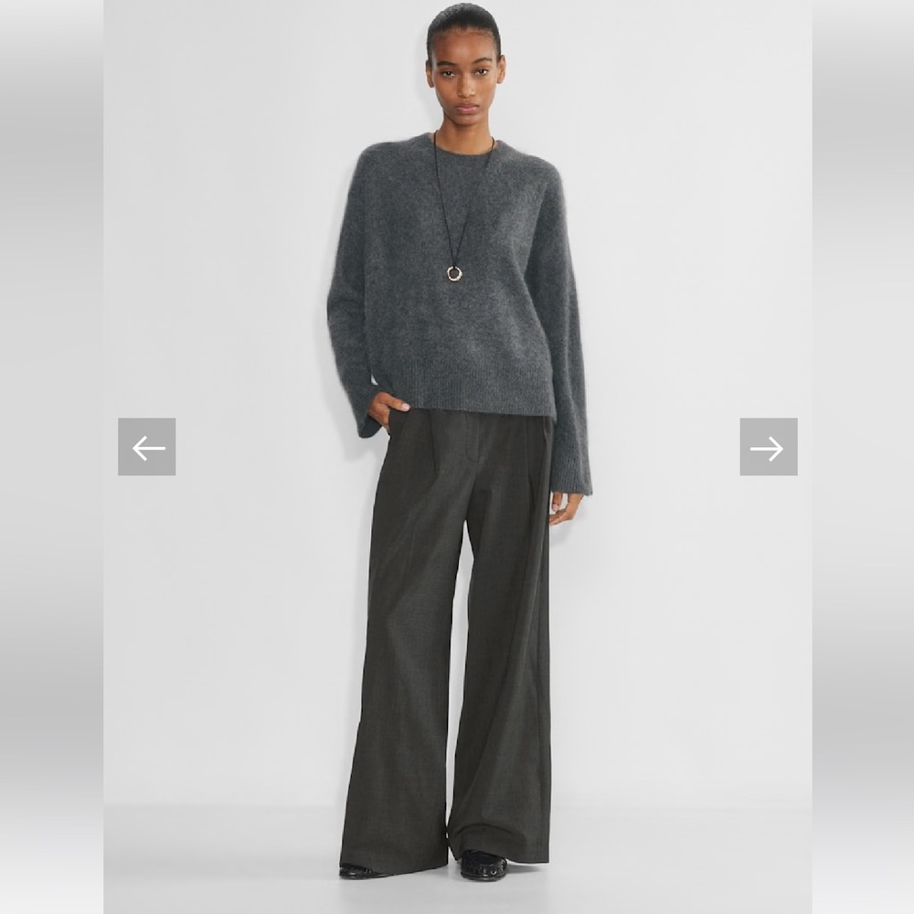Aritzia Wool and Cashmere sweater - size XS